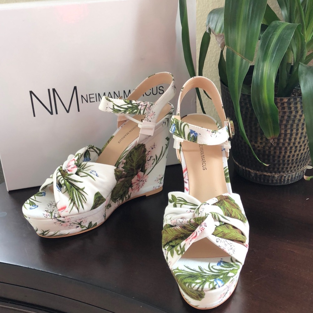 ❌❌SOLD❌❌Neiman Marcus Knotted Platform Wedge Espad